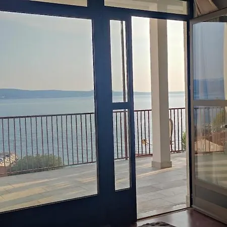 Maro S Prelijepim Pogledom Jesenice (Split-Dalmatia)