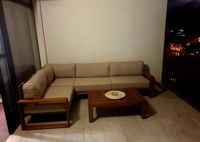 Maro S Prelijepim Pogledom Jesenice (Split-Dalmatia)