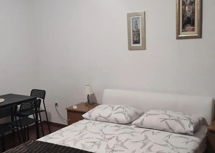 Maro S Prelijepim Pogledom * Jesenice (Split-Dalmatia)